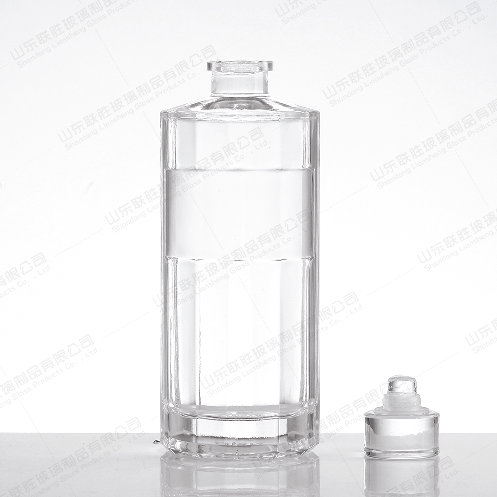 Vodka Wine Glass Bottle with Customized Bottle Color and Beautiful Crystal Design Bulk