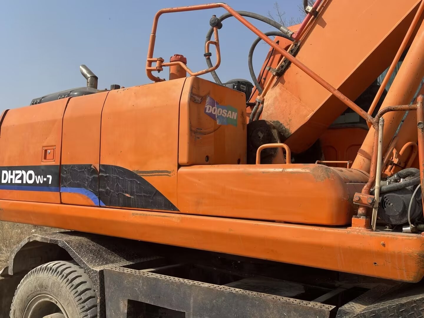Original Used Doosan Wheel Excavator DH210-7 Earth Moving Equipment