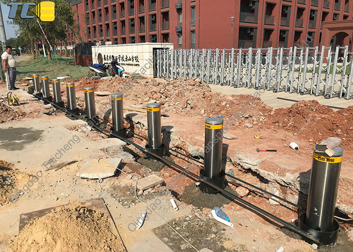 Hydraulic Main Gate Entrance Exit Bollards 360mm AC220V Electrostatic Spraying 3.5s Speed