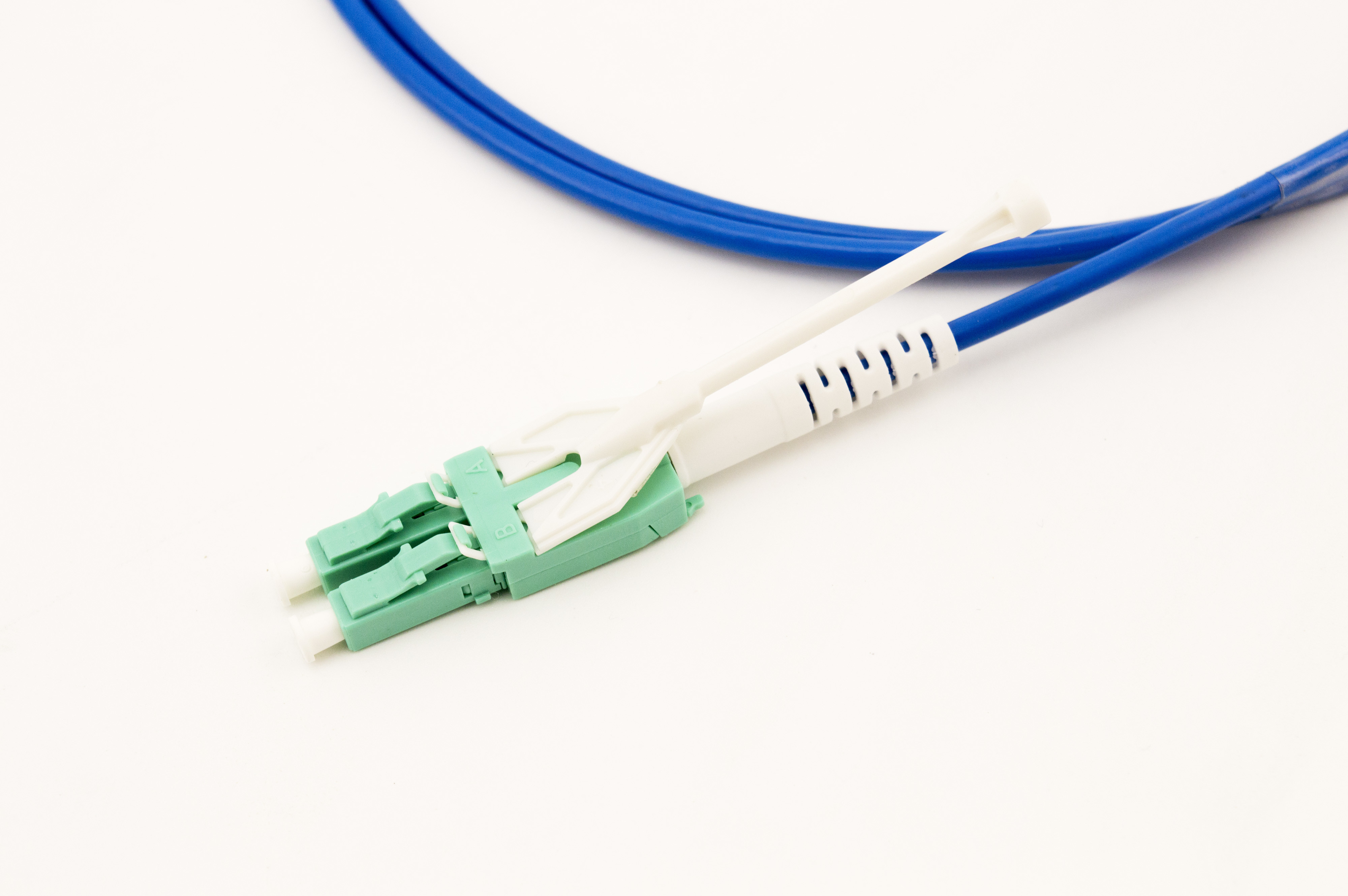 Insensitive MPO MTP Patch Cord Reversible LC Uniboot Connector OM4 50/125um