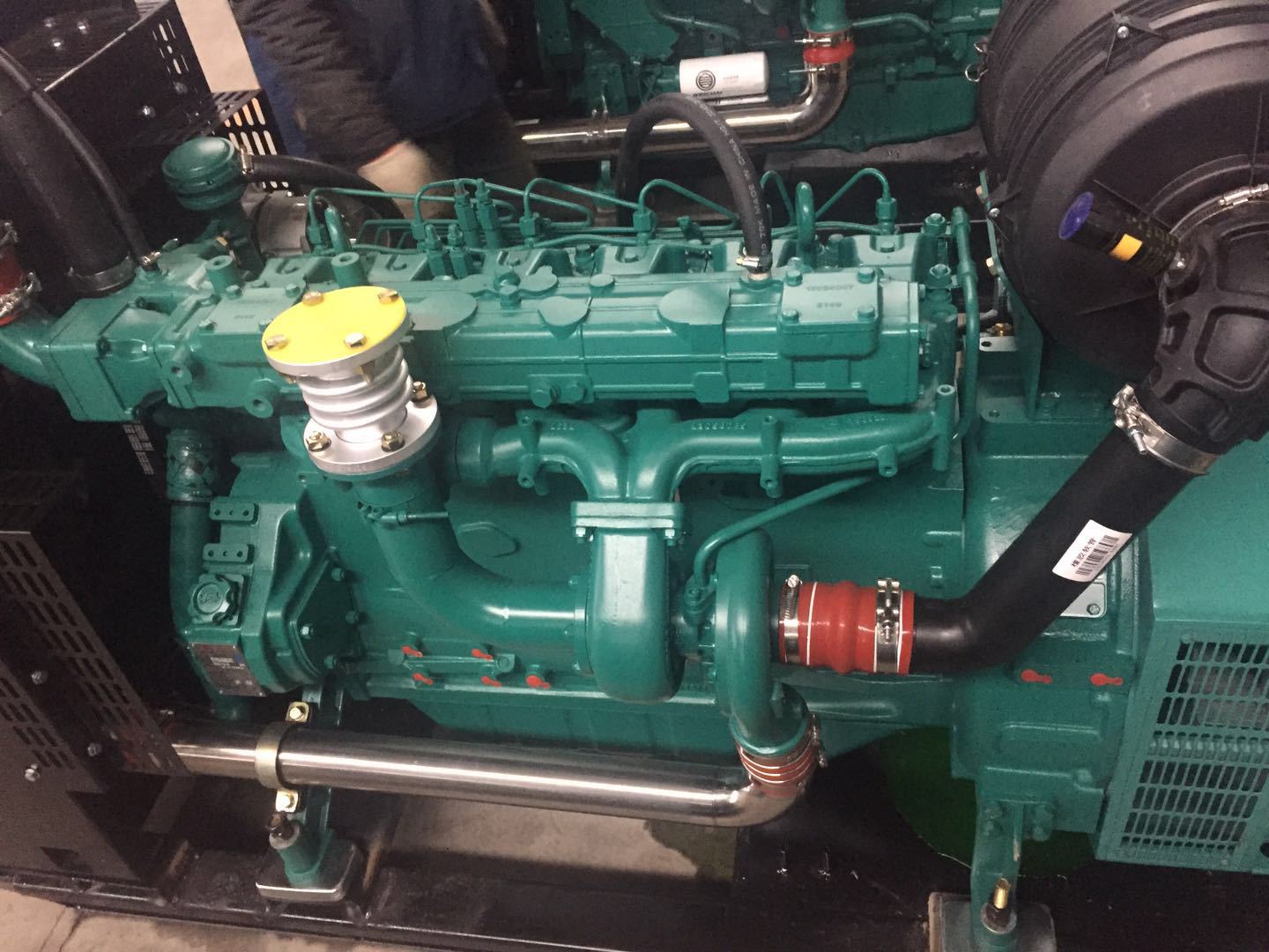120KW Weichai Deutz Diesel Generator Set with 180A Rated Current and Water Cooling System