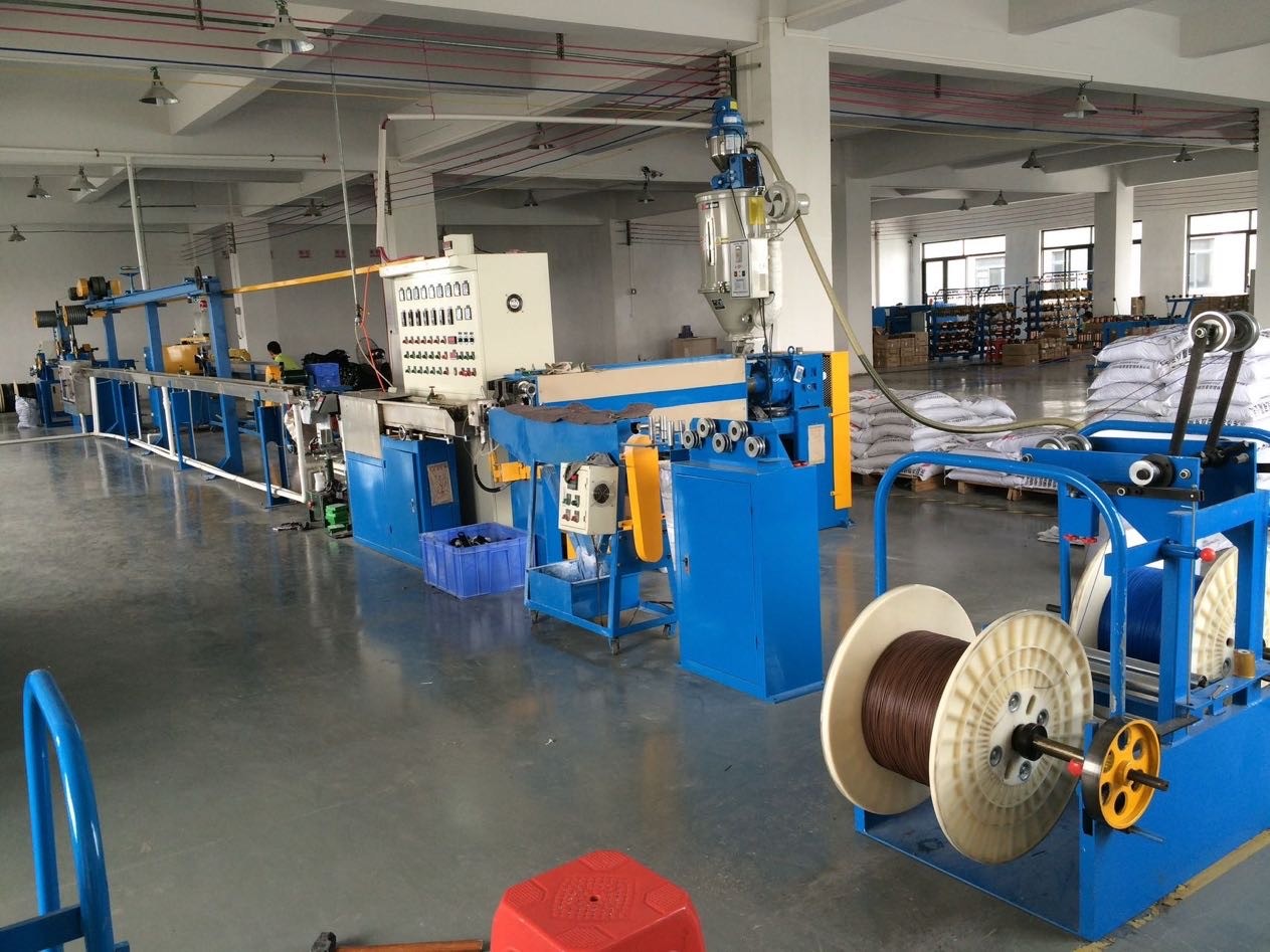 High Speed PVC Plastic Wire Extruder , 140kg/h Cable Manufacturing Machine