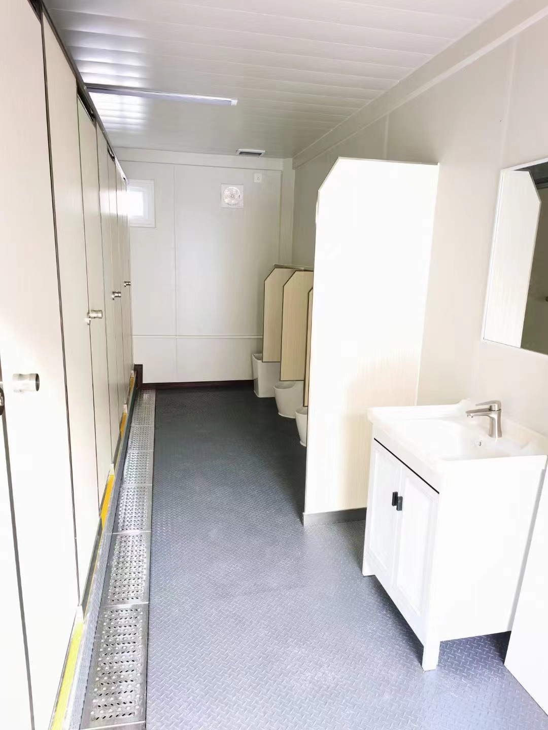 Modern Look Prefabricated Container Toilet for Shop or Villa Aluminum Alloy Windows and Mid-Century Modern Design