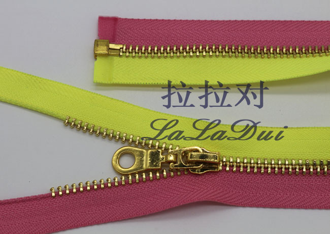 Gold Brass Teeth Heavy Duty Zipper By The Yard , Heavy Duty Open Ended Zips For Canvas