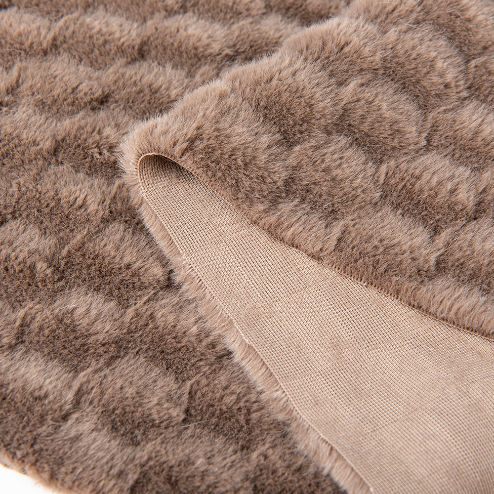 Front Material 100% Polyester Faux Fur Plush Fabric for Garment and Throw Blanket
