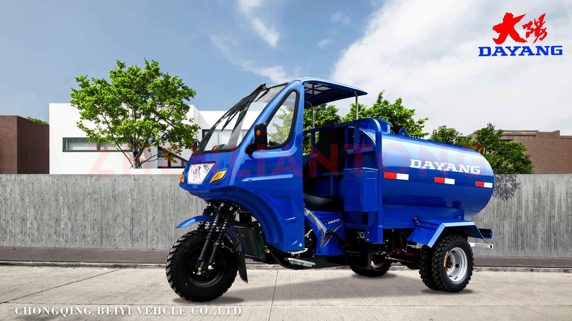 200cc/250cc/300cc Water Cooled Engine Blue Color 1600L Cargo Water Tank Tricycles