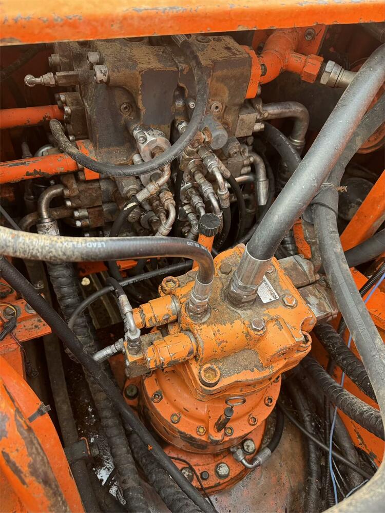 Original DOOSAN DH225 Crawler Excavator with 1m3 Bucket Capacity and 108KW Power