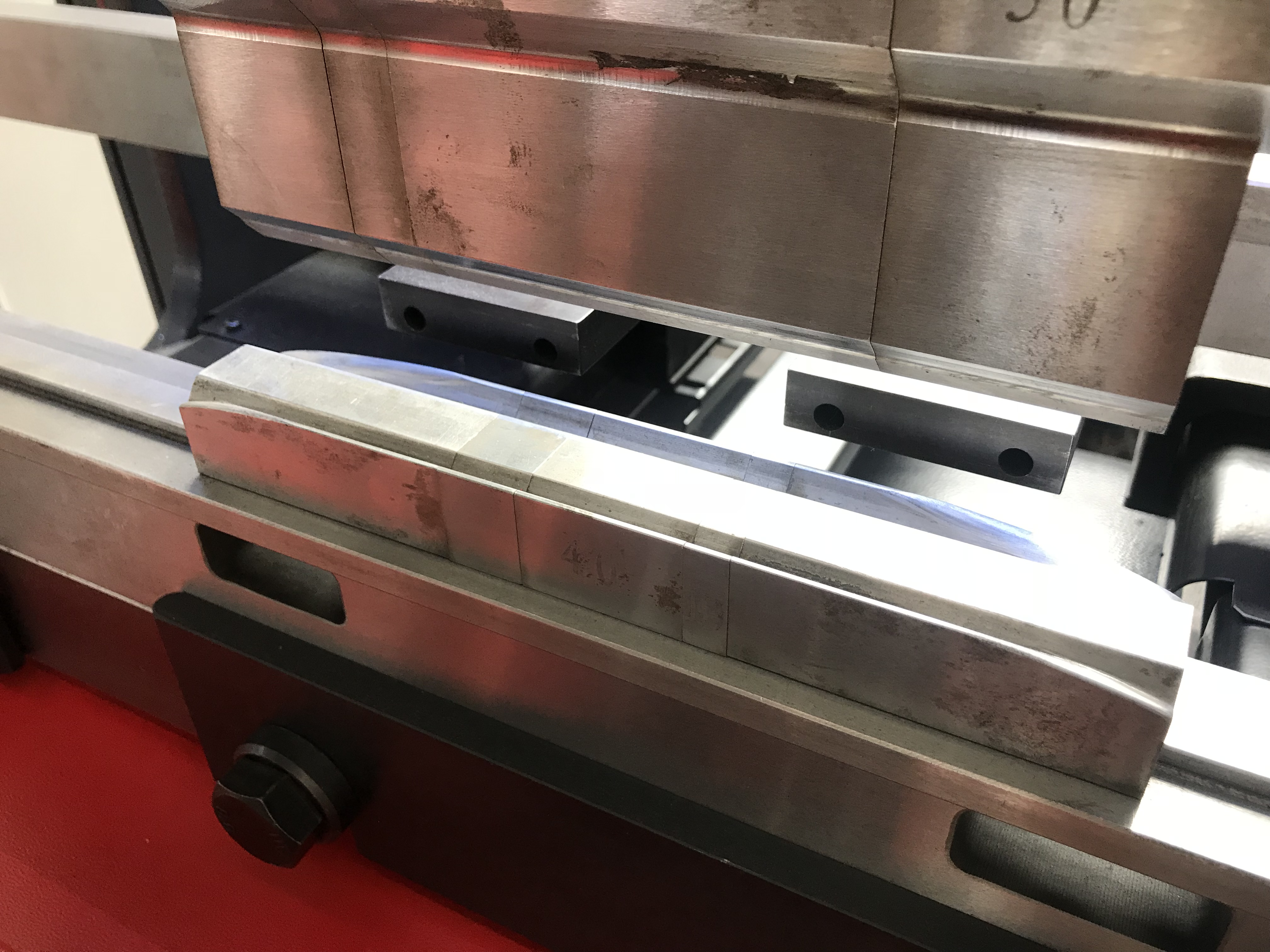 2.5mm Sheet Metal Forming Machine R Angle CNC Corner Forming Machine With Moulds