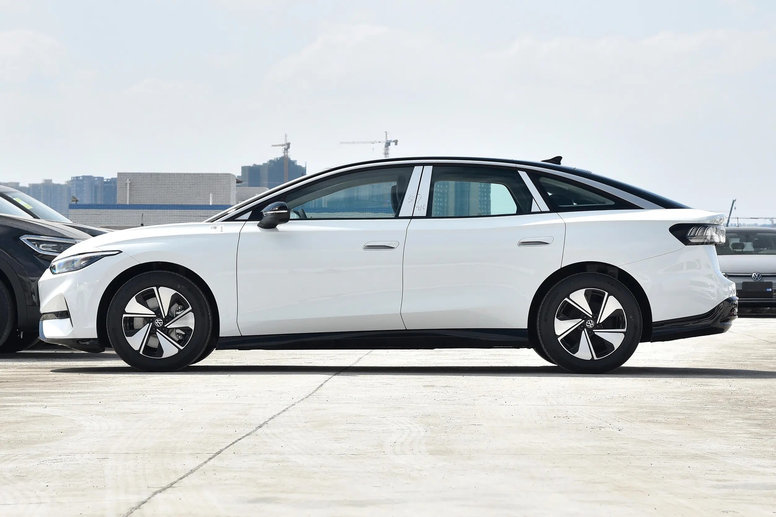 ID7 Volkswagen VW Electric Car For Sustainable And High Performance Driving