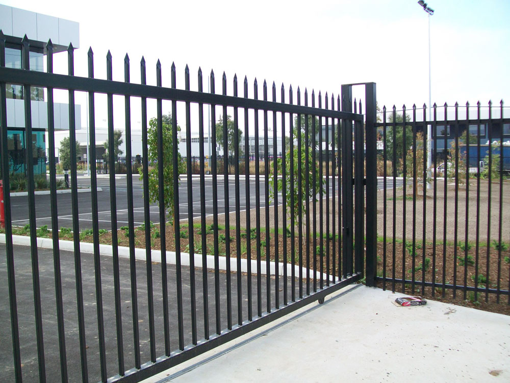 Crimped Spear security Steel Fencing come with 65mm square tubing 2.1mtrx2.4mtr stain powder coating