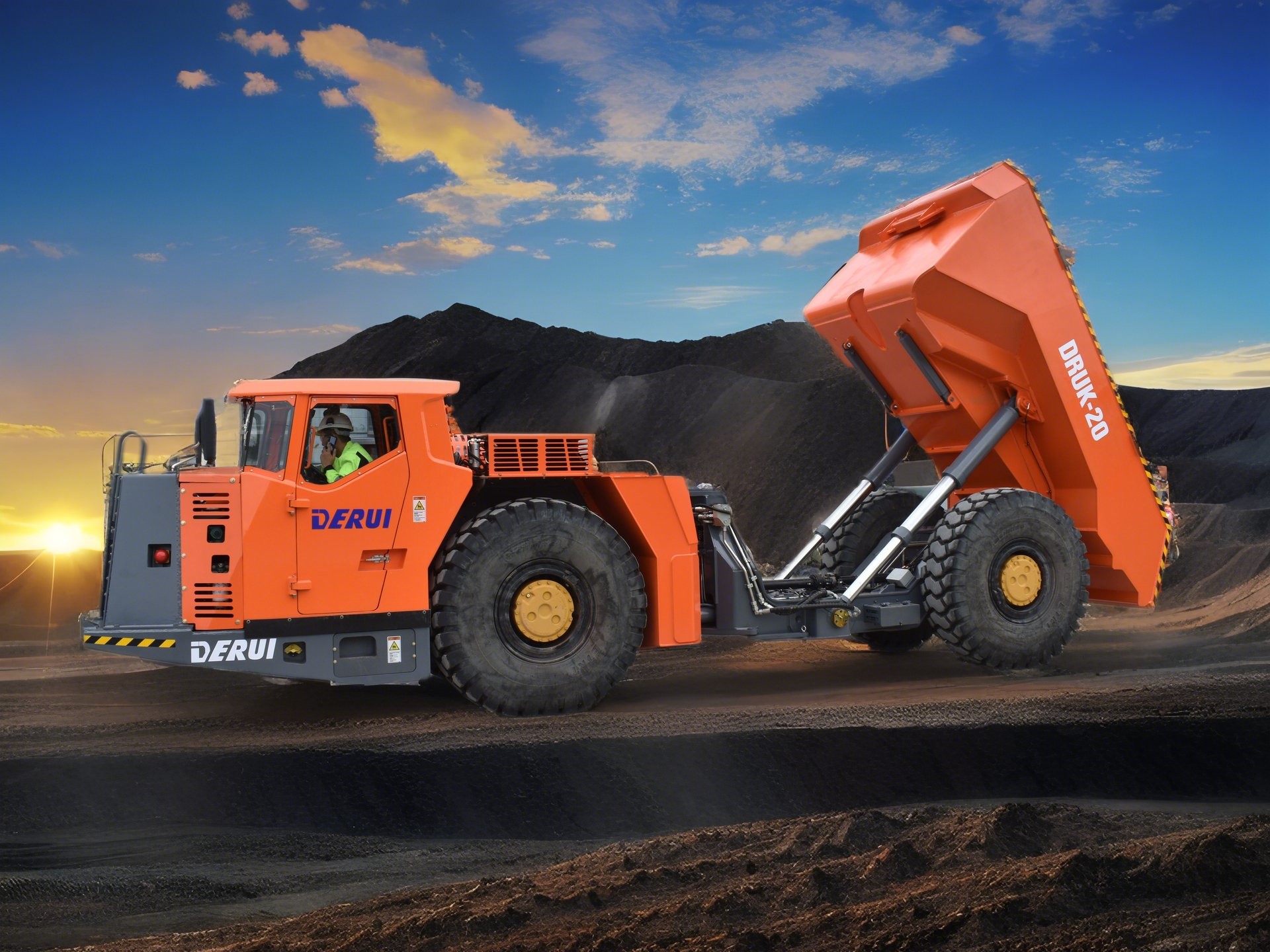 Original VOLVO Engine DERUI Underground Dump Truck Payload 20 Tons