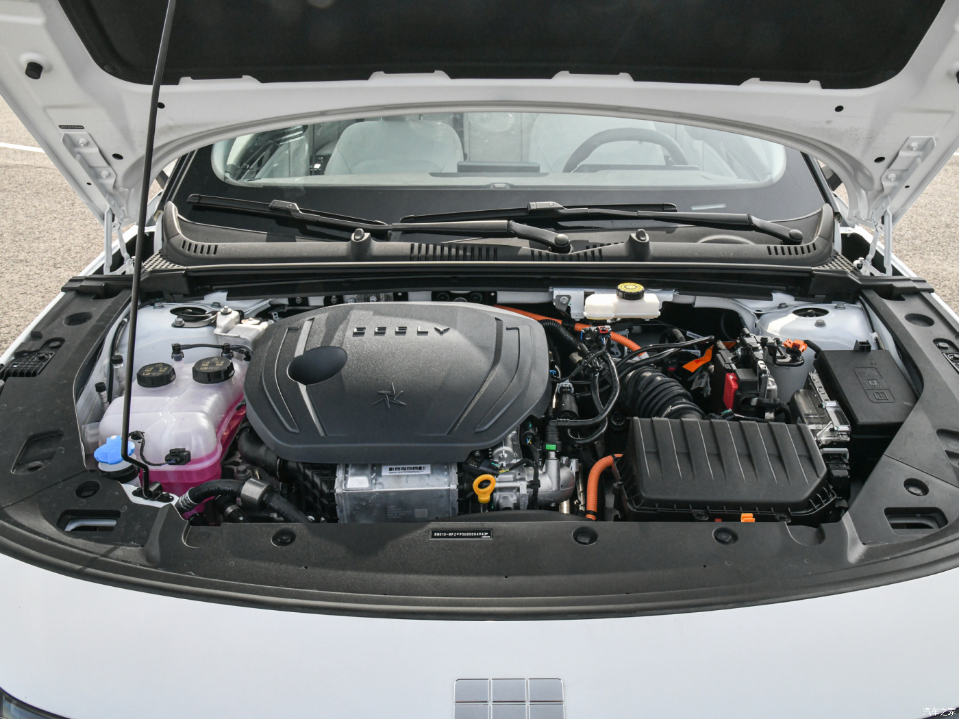 Geely Auto Galaxy L6 2023 1.5T DHT 125km Hybrid LHD Sedan Yinhe L6 Electric Sedan Maximum Power of 287kw for B2B Markets