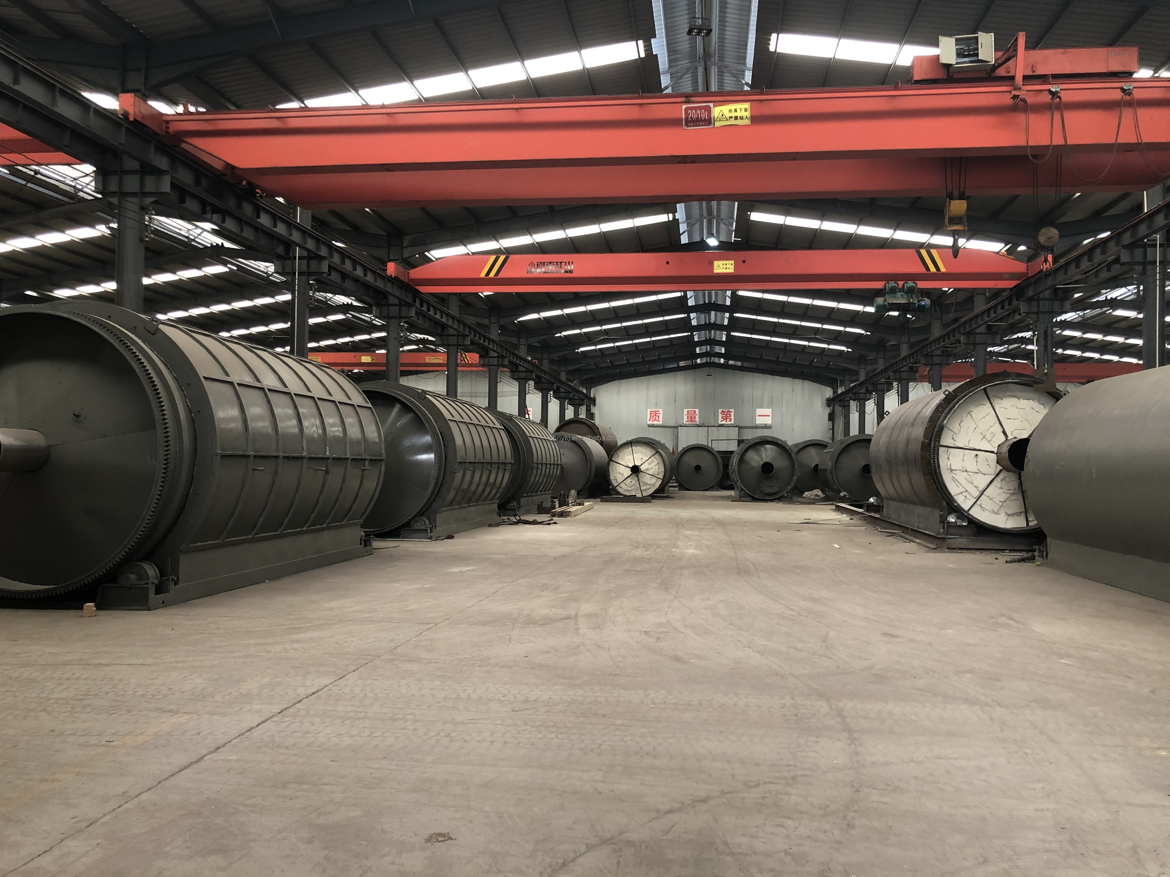 Raw Material Rubber 2022 Thermal Cracking Machine Refines Waste Tyres to Oil Equipment