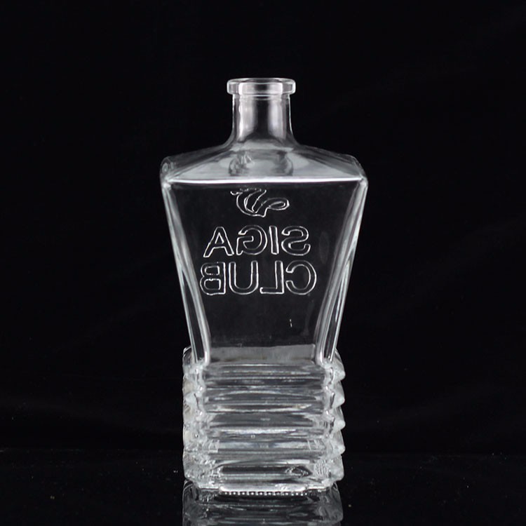 Industrial 700ml Glass Bottle for Beverage Industry in Thumb Shape