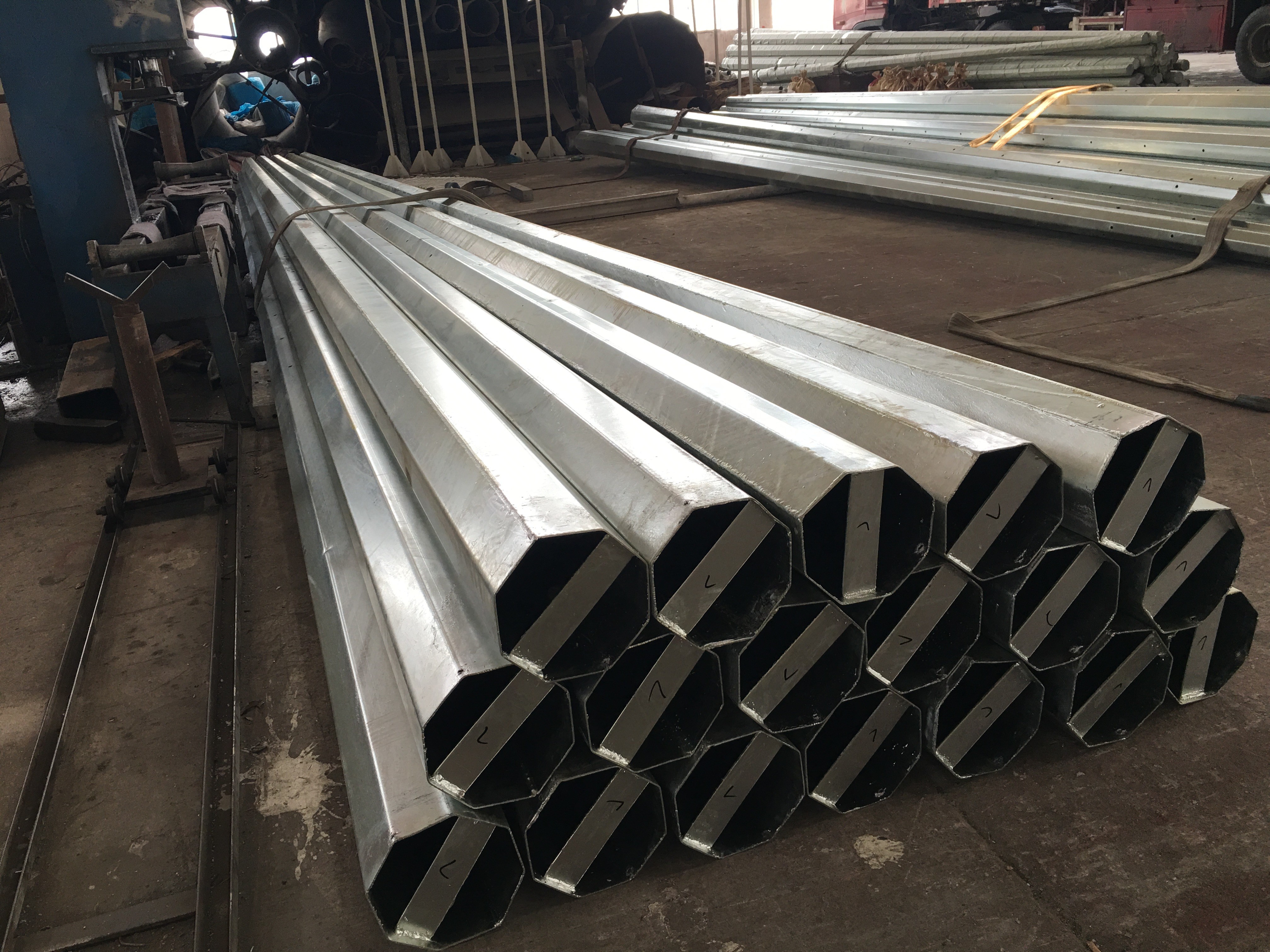 15M Hot Dip Galvanized Steel Transmission Pole Q345 Two Segments Overlap Type