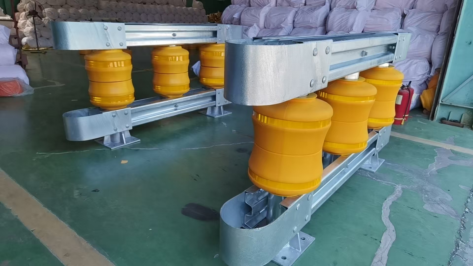 Highway Rolling Barrier System Safety Anti-Collision Guardrail Polyurethane Roller Bucket for Car Truck Crash Warning