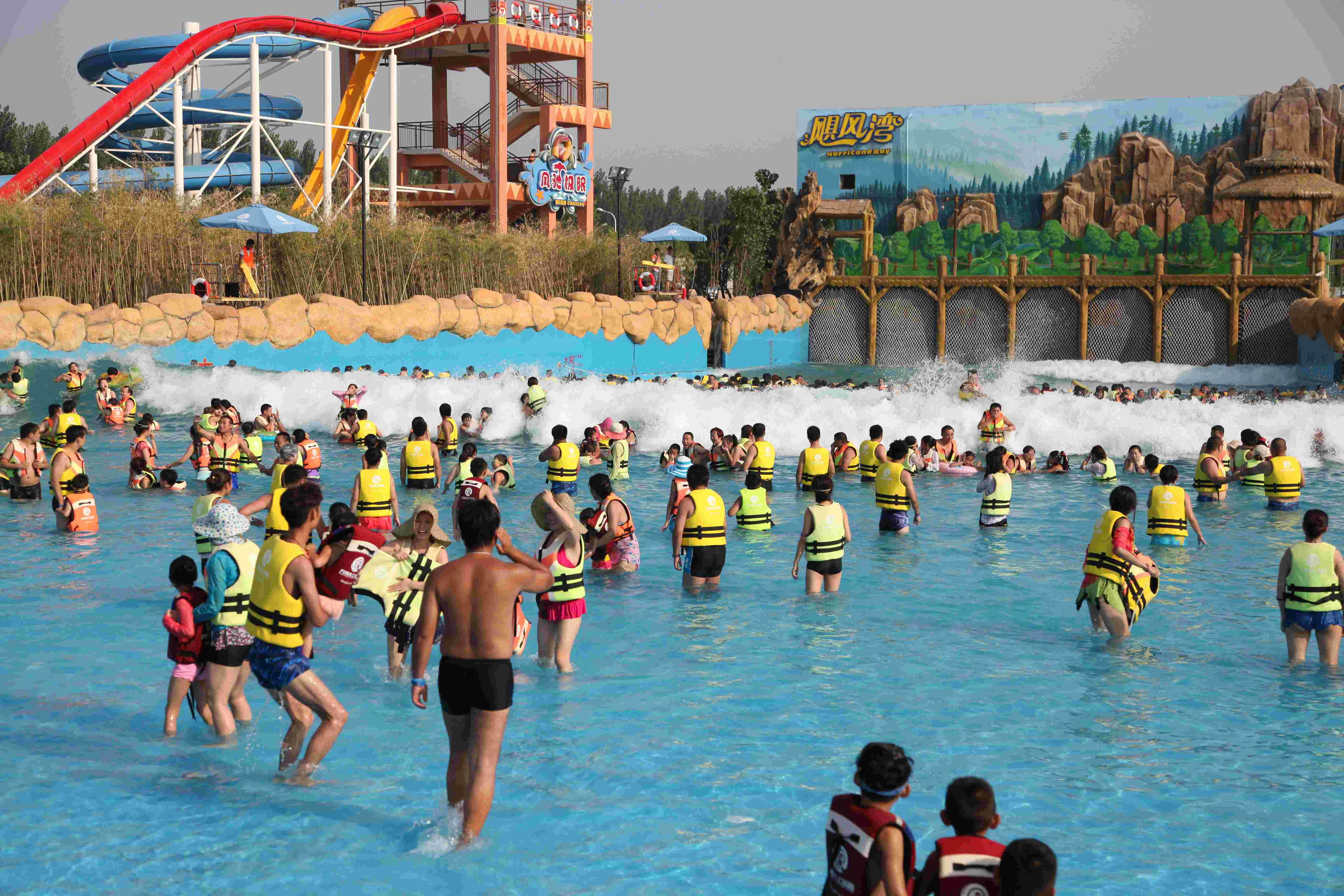 Biggest Outdoor Water Park Wave Pool Construction Strong Power With Stainless Steel Filter