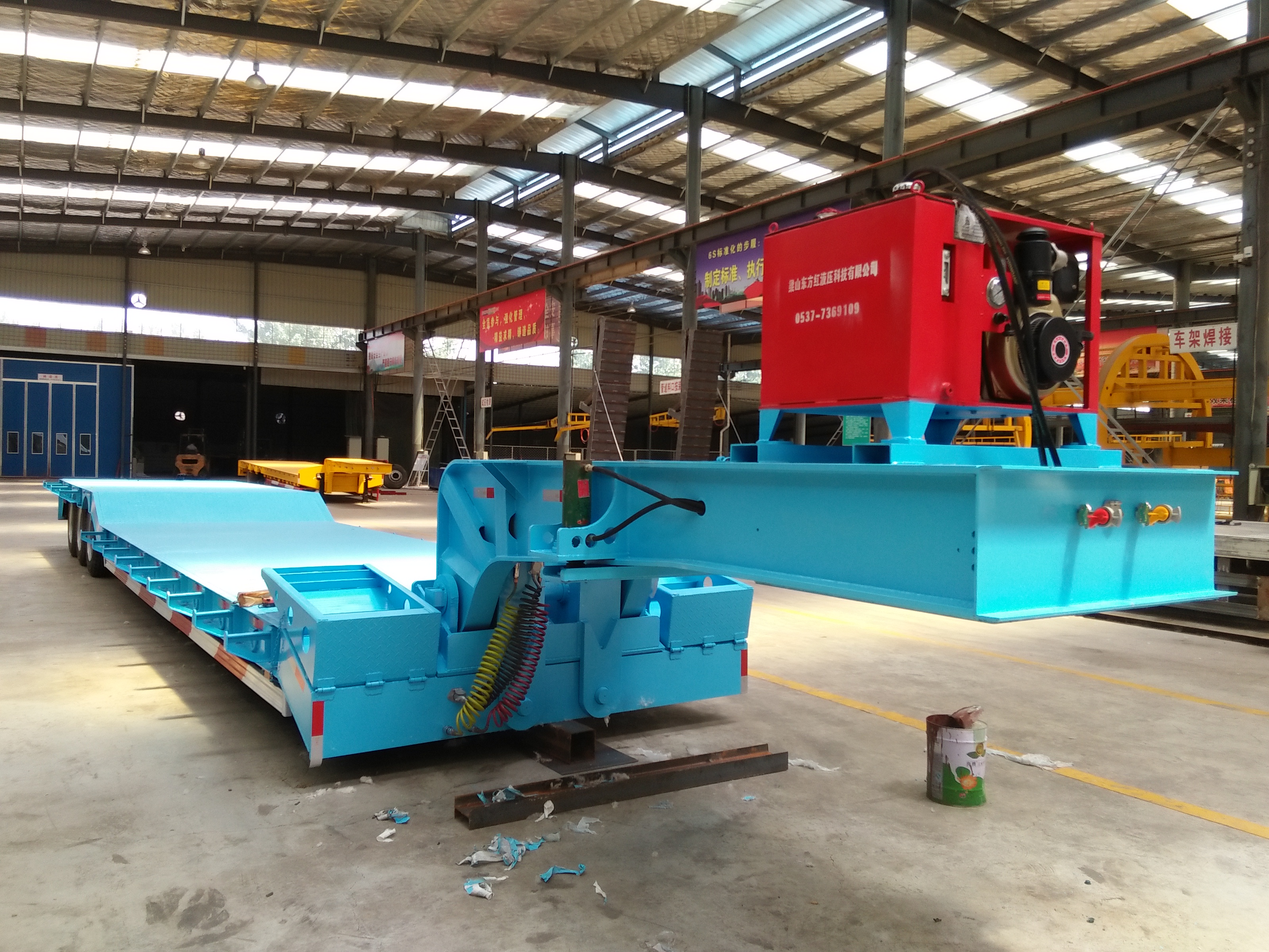 50 Ton Capacity Low Boy Truck Semi Trailer with Hydraulic Ramp and Main Beam Q345B