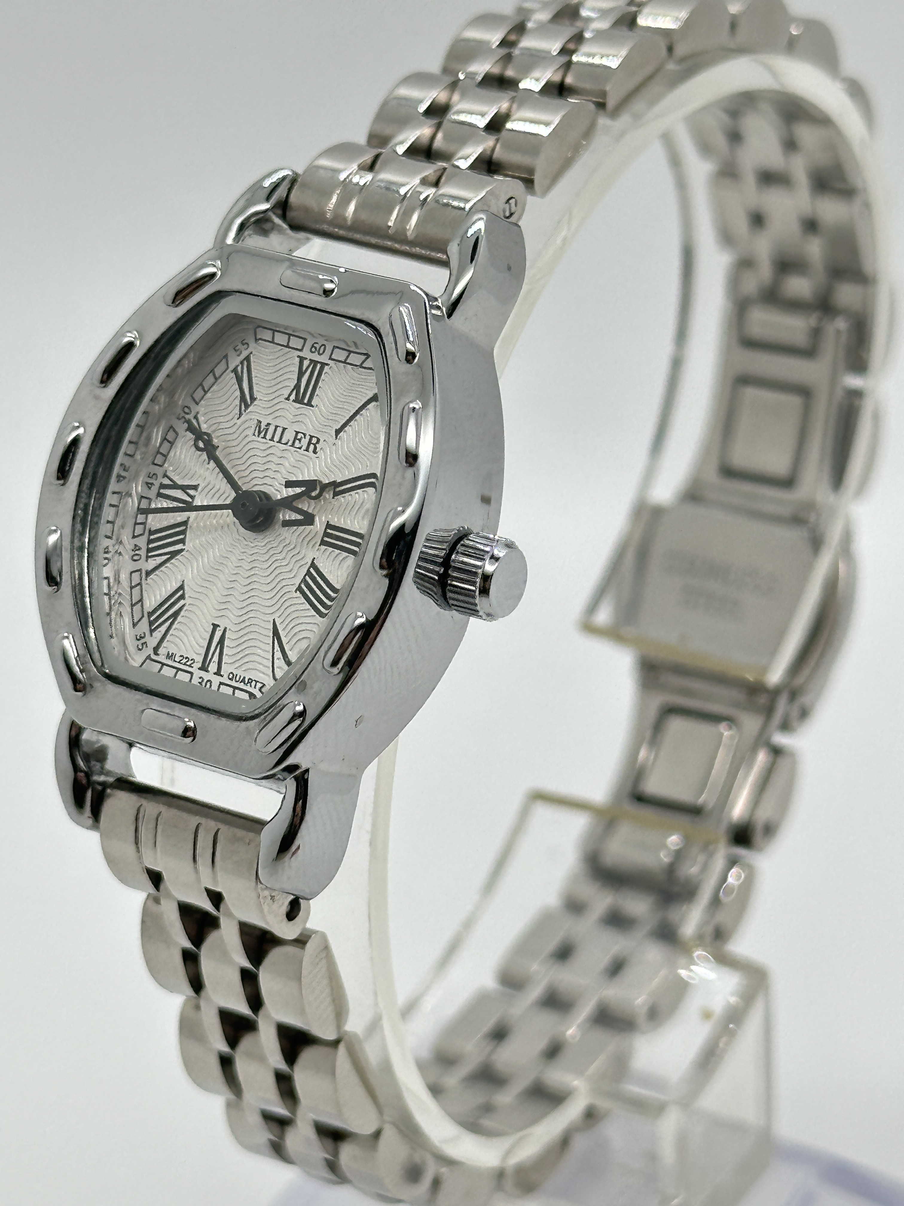 Womens Stainless Steel Strap Watch Quartz Watch With Deployment Buckle Date Display