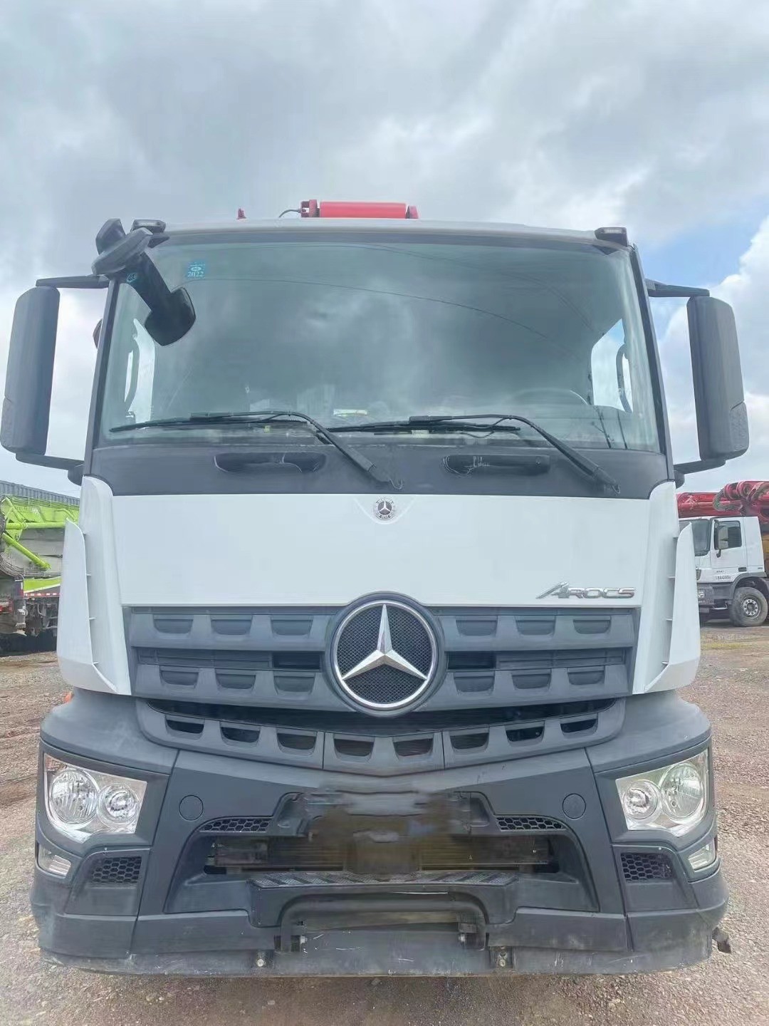 2021 62m Mercedes chassis Efficiency Diesel Engine Concrete Pump Truck Parts 350bar Maximum Pressure White Yellow Red