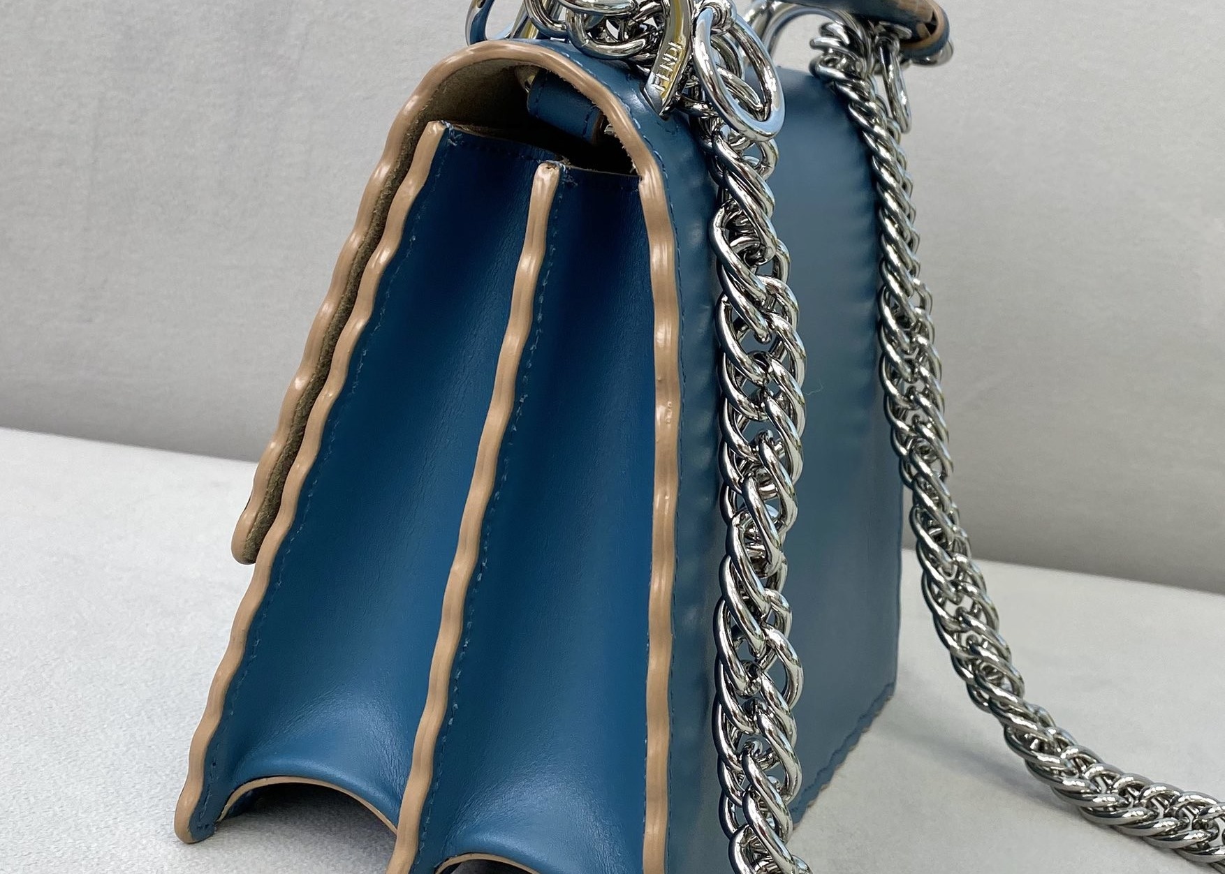 KANI 381 Genunie Cowhide Leather luxury cross-body bag Mini Size Simple Style chain bag