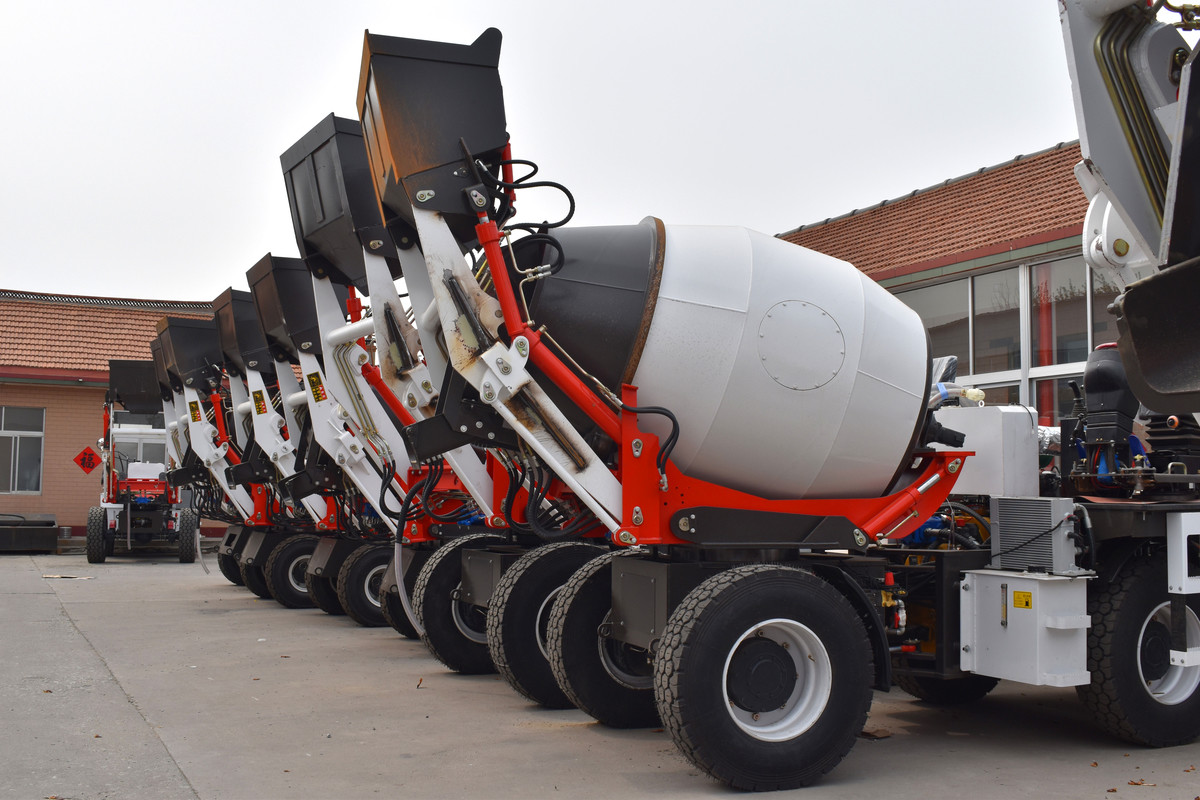 Mobile Self Loading 1cbm Concrete Boom Pump Mixer Truck