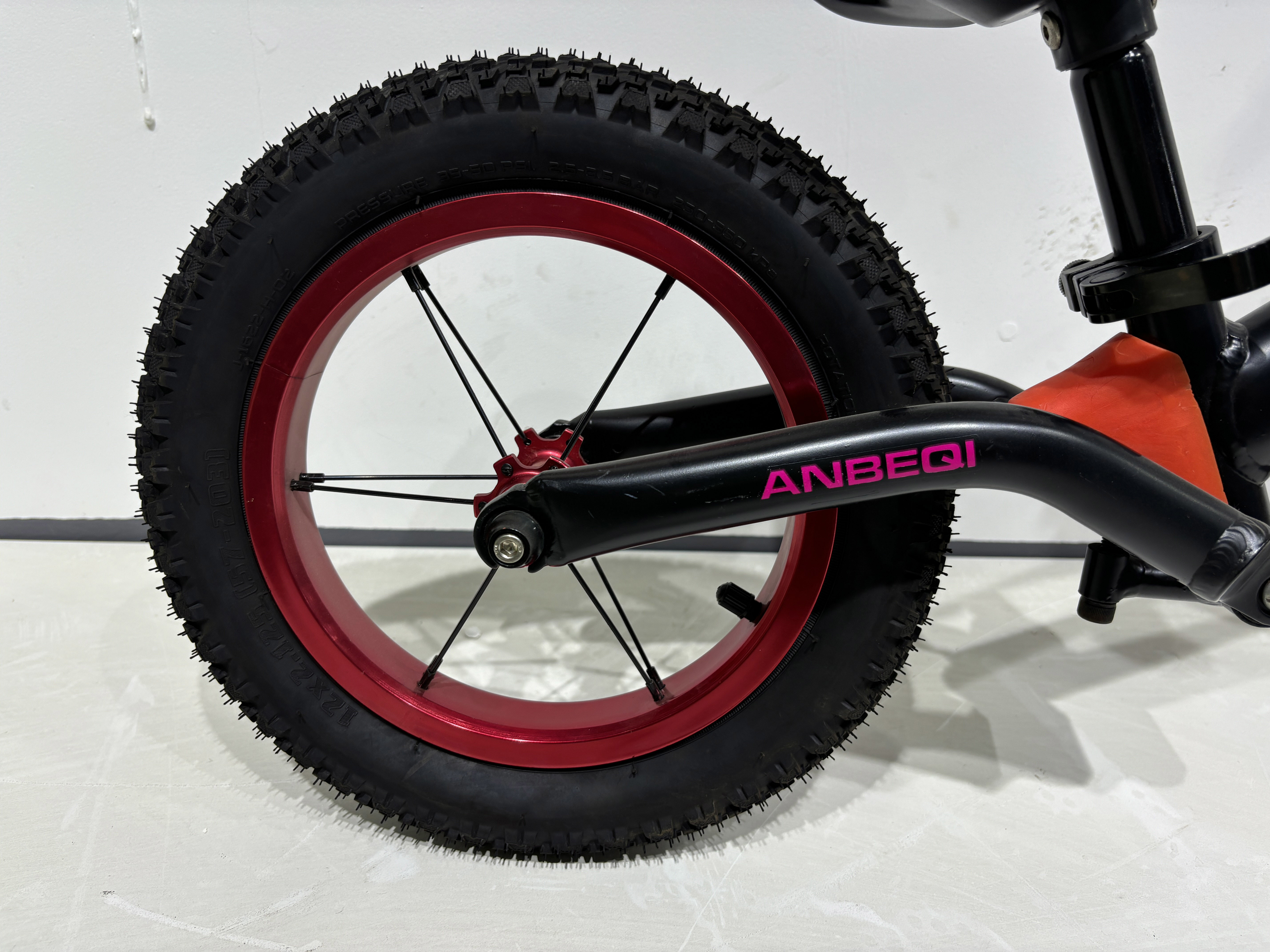 Comfortable Saddle Childrens Pedal Less Bikes Magnesium Alloy Frame 2 Wheel