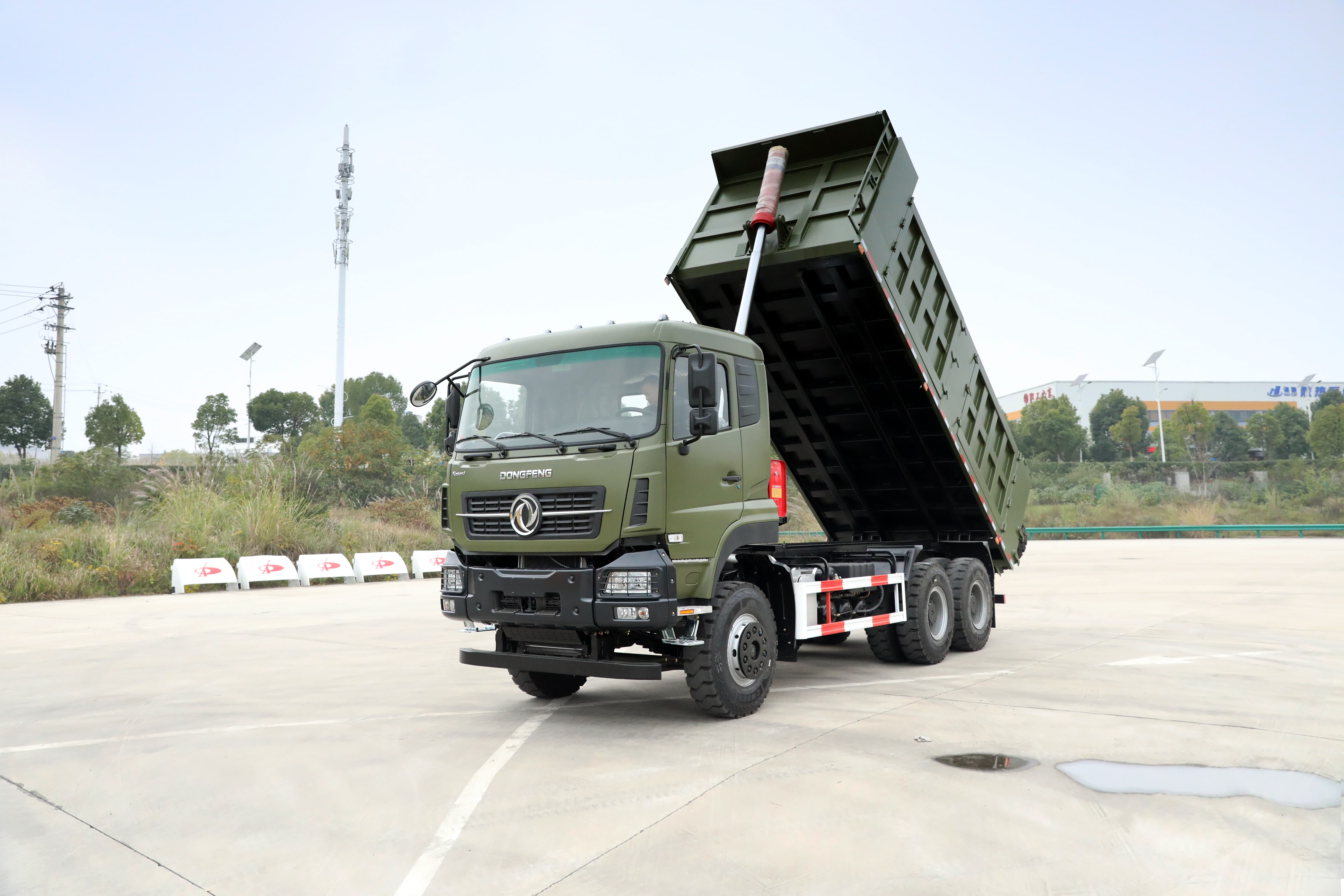 10-12 Ton Dump Truck Tipper Truck with 200-300L Fuel Tank Capacity and Performance