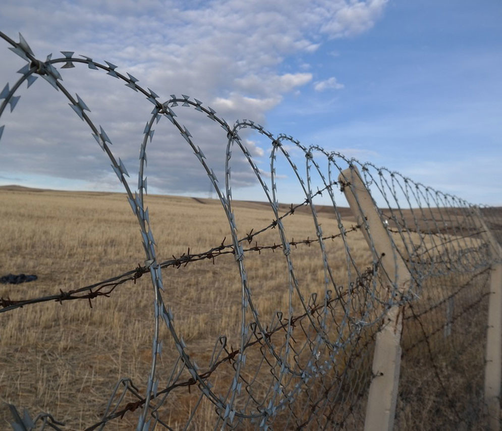 Hot Sale Stainless Steel Galvanized Razor Barbed Wire Length Per Roll In South Africa