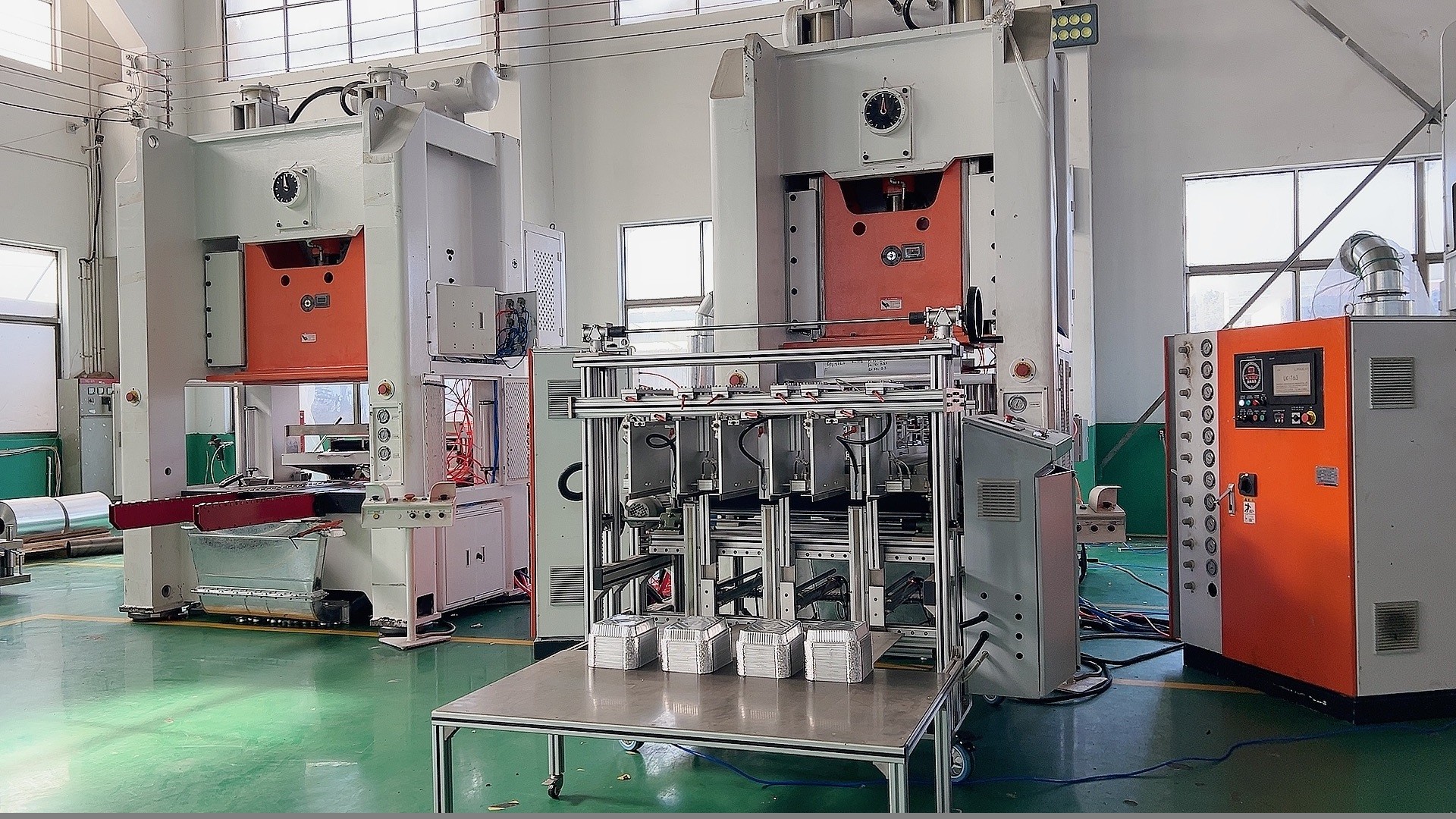 26KW Four Cavity Aluminum Foil Food Container Machine For Disposable Tableware Manufacturing