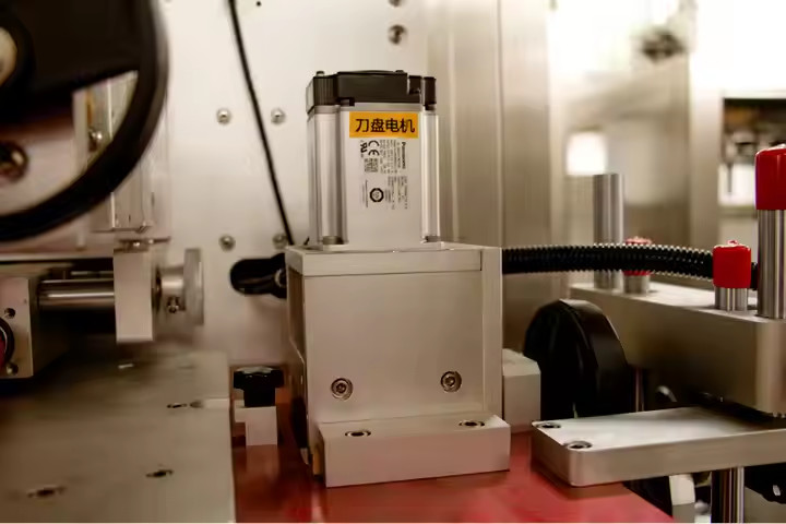 Automatic Shrink Sleeve Labeling Machine Shrink Sleeve Label Applicator For Beverage Bottles