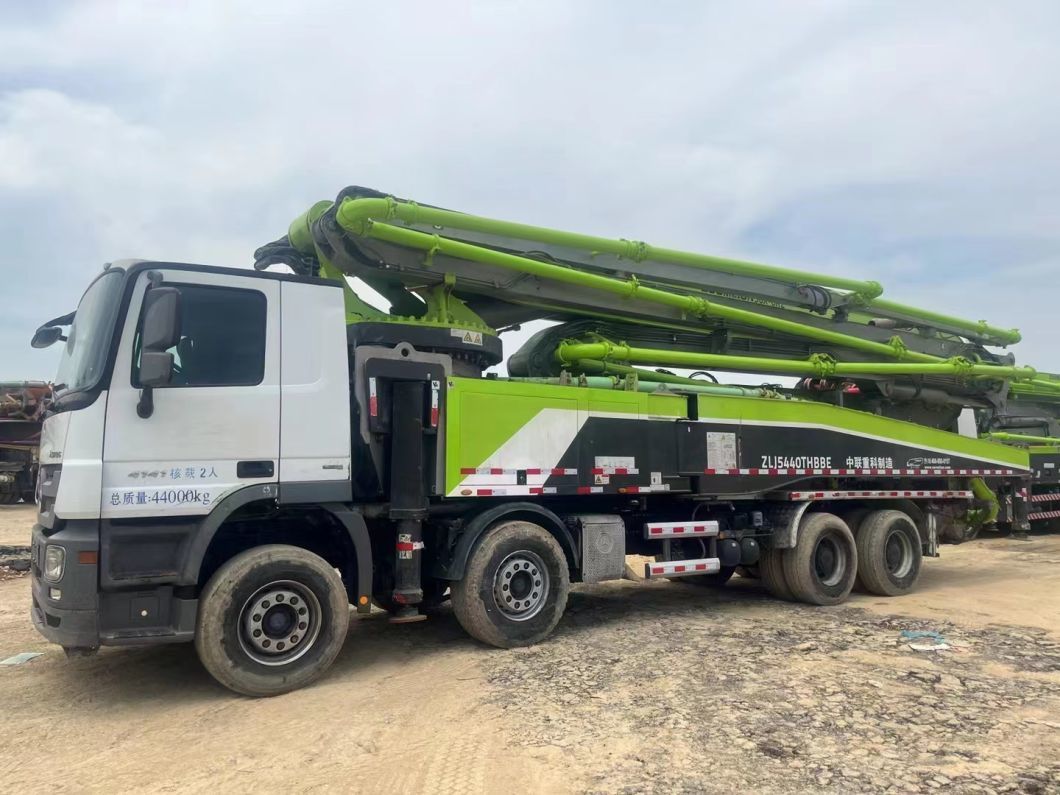 2018 Zoomlion 56m Concrete Boom Pump Used Concrete Pump Truck Machine Equipment Mercedes Benz Chassis