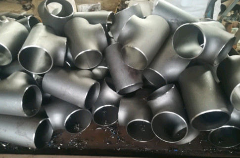 SCH30 Bevel Carbon Steel Pipe Tee Balck Painting Galvanized Pipe Fitting