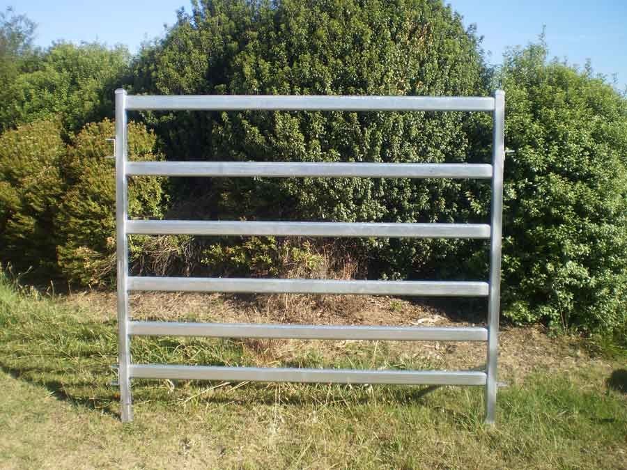 Round Pipe Steel Cattle Fence Panels , 6ftx7ft Galvanized Corral Panels