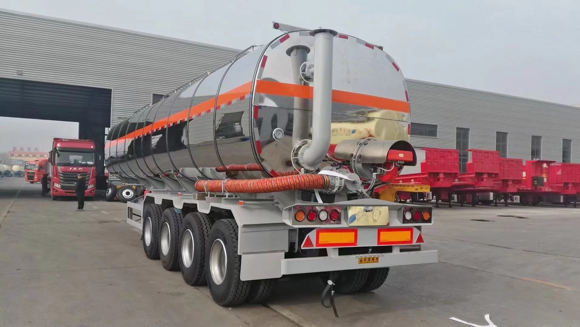 Asphalt tank trailer