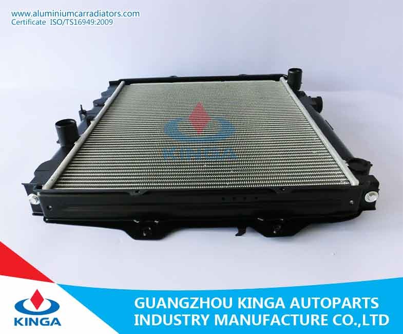 Efficient Cooling Aluminum Auto Toyota Radiator For HILUX 4X4 ' 02- MT