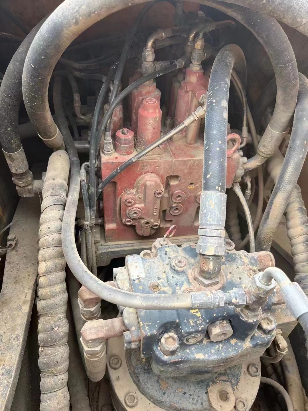 22 Ton Hyundai R210w-9 Wheeled Excavator Equipped With Cummins B7 Engine