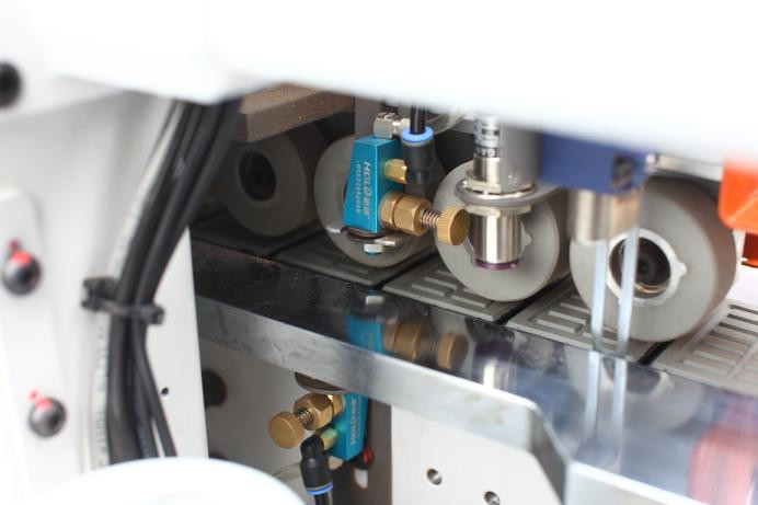 0.6Mpa Wood Edge Banding Machine For Rebated Door HD316