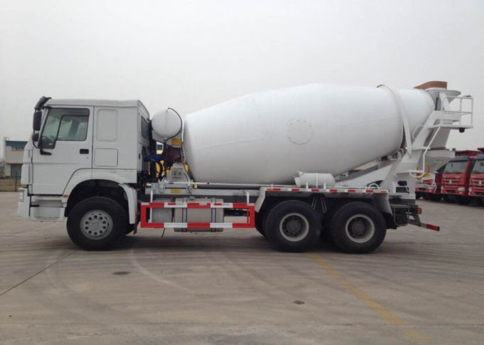 SINOTRUK HOWO ZZ5257GJBM3841W Mobile Mixer Cement Truck LHD 10CBM 290HP Engine