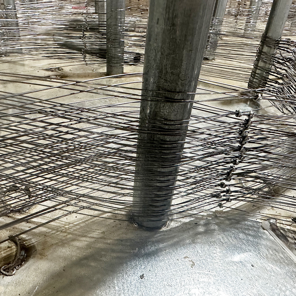 Inconspicuous Obstacle Fence Security Barrier MZP Tangle 10x5x1.4 Wire Mesh Barrier Anti Tank Wire In A Garland Woven Into Rings For Ukraine