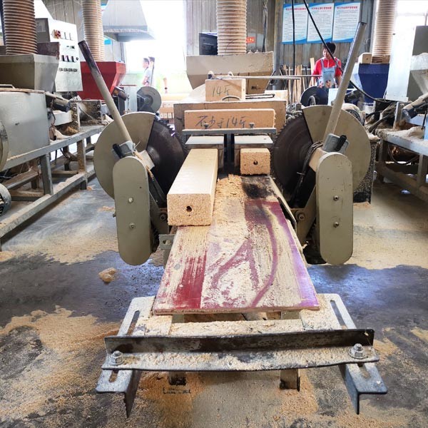 2 Different Block Size In 1 Moulded Wood Pallet Block Machine