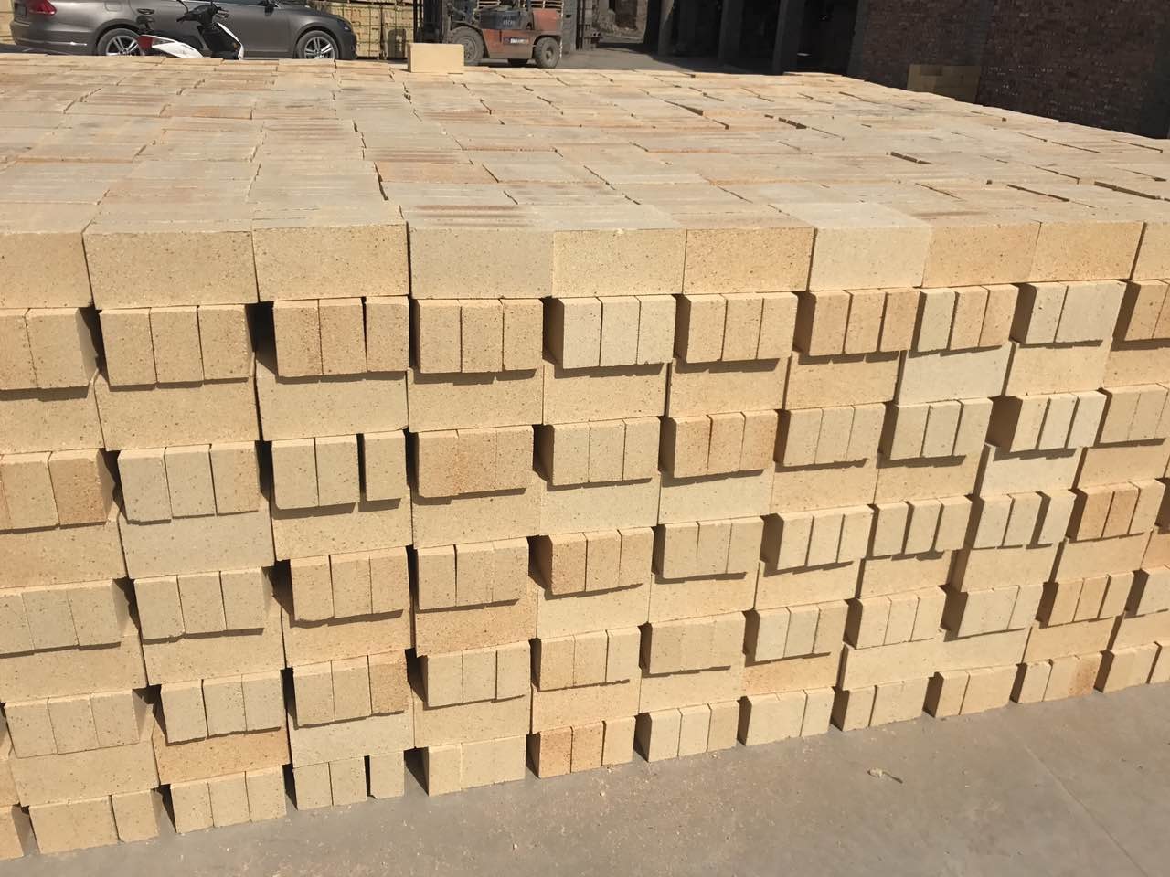 Red Color and Light Yellow Color Fireclay Brick 230*114*65mm 1200 Degree C Resistance