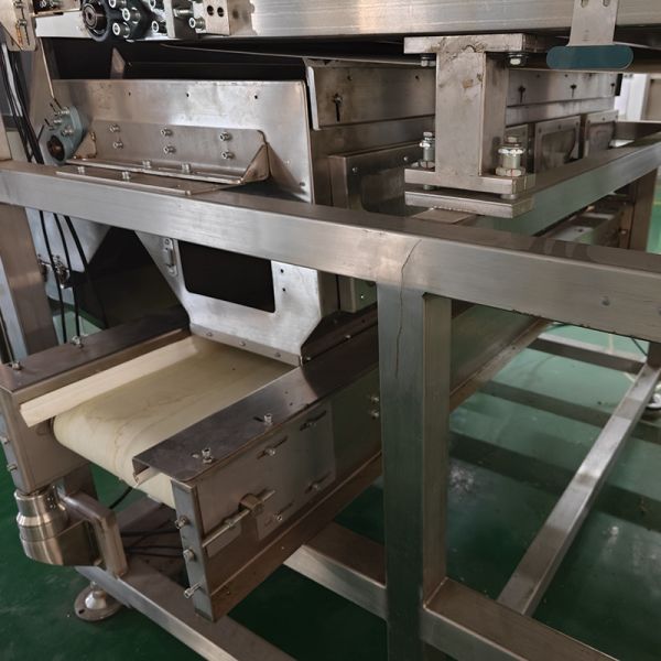 KM-1250 Coriander Sorting Machine, High Precision Equipped With 3 Ultra High Definition Resolution Cameras