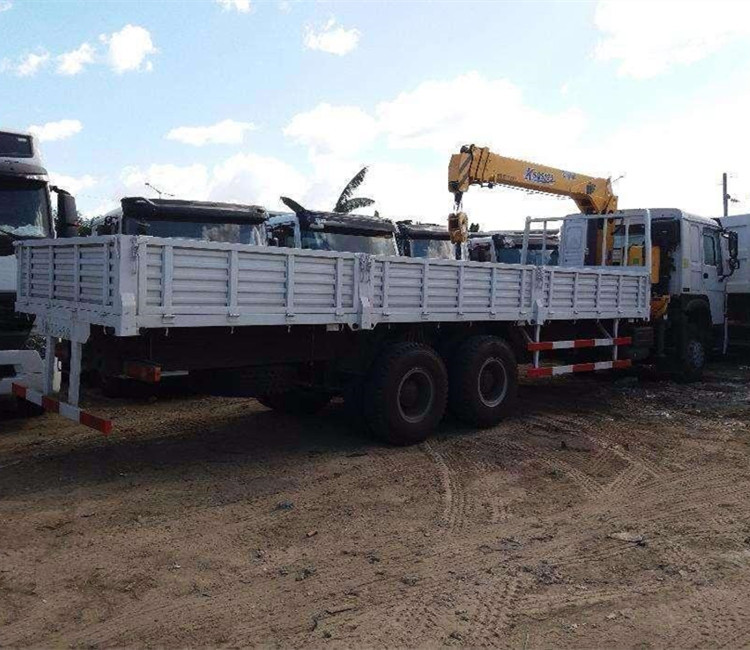 Hitch Mounted Pickup Truck Mobile Boom Crane Sinotruk HOWO 6x4 10 Ton
