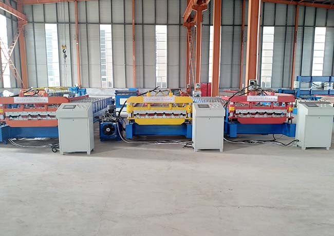 Customized Color Roofing Sheet Roll Forming Machine With 1mm Tolerance Encoder
