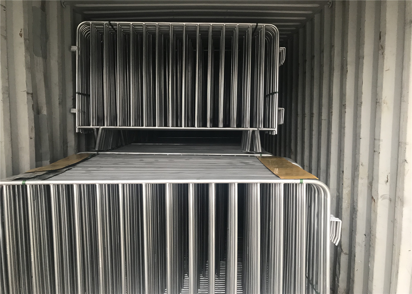 Interlocking pedestrian and crowd control barriers