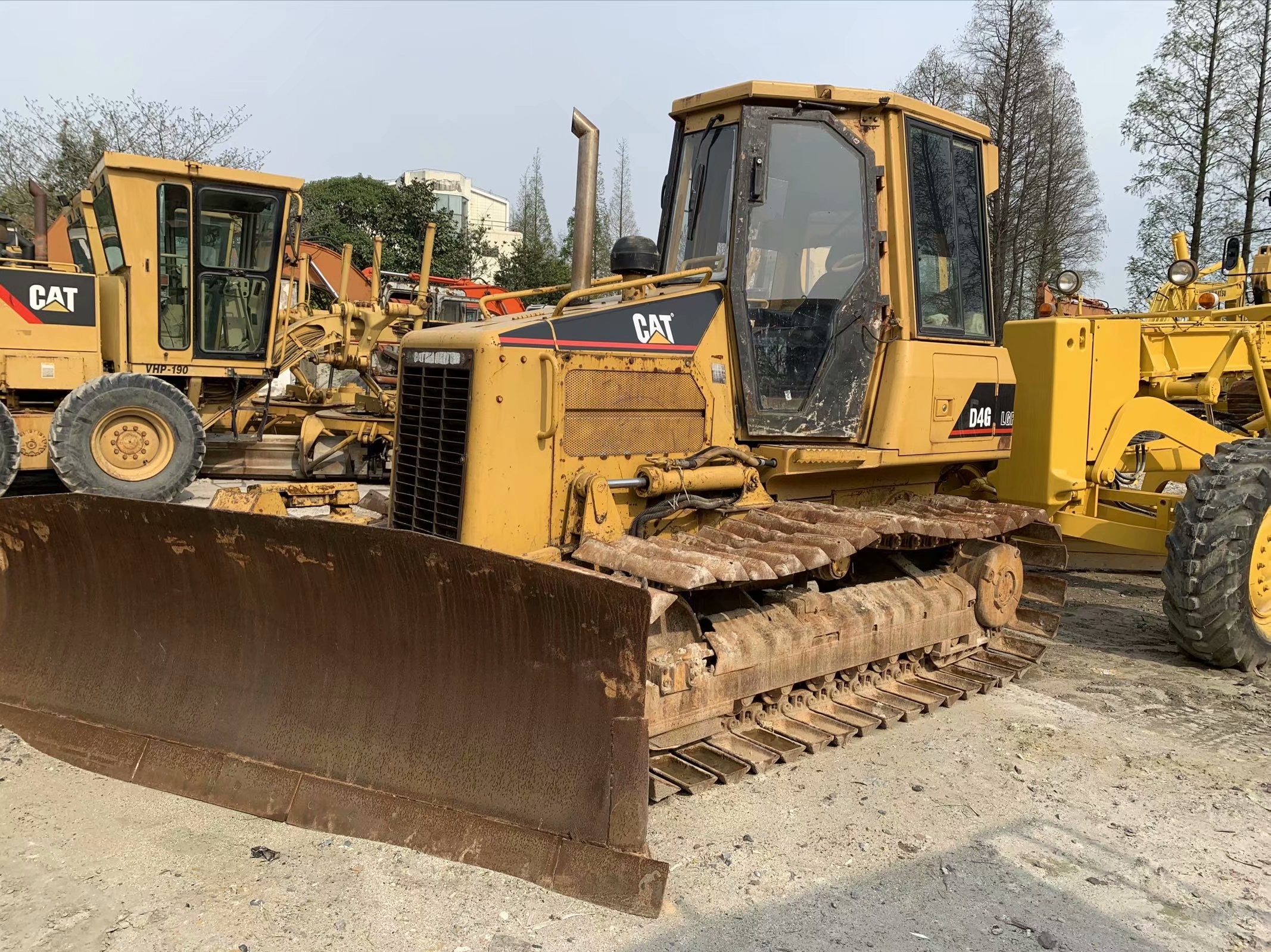 Japan Made Used Caterpillar Bulldozer D4G LGP/Used CAT D4 Bulldozer 6 way blade