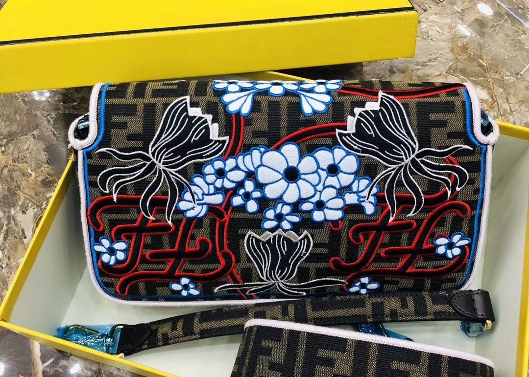 Baguette Bag Classic Single Strap Shoulder Bag embroider pattern Underarm Bag