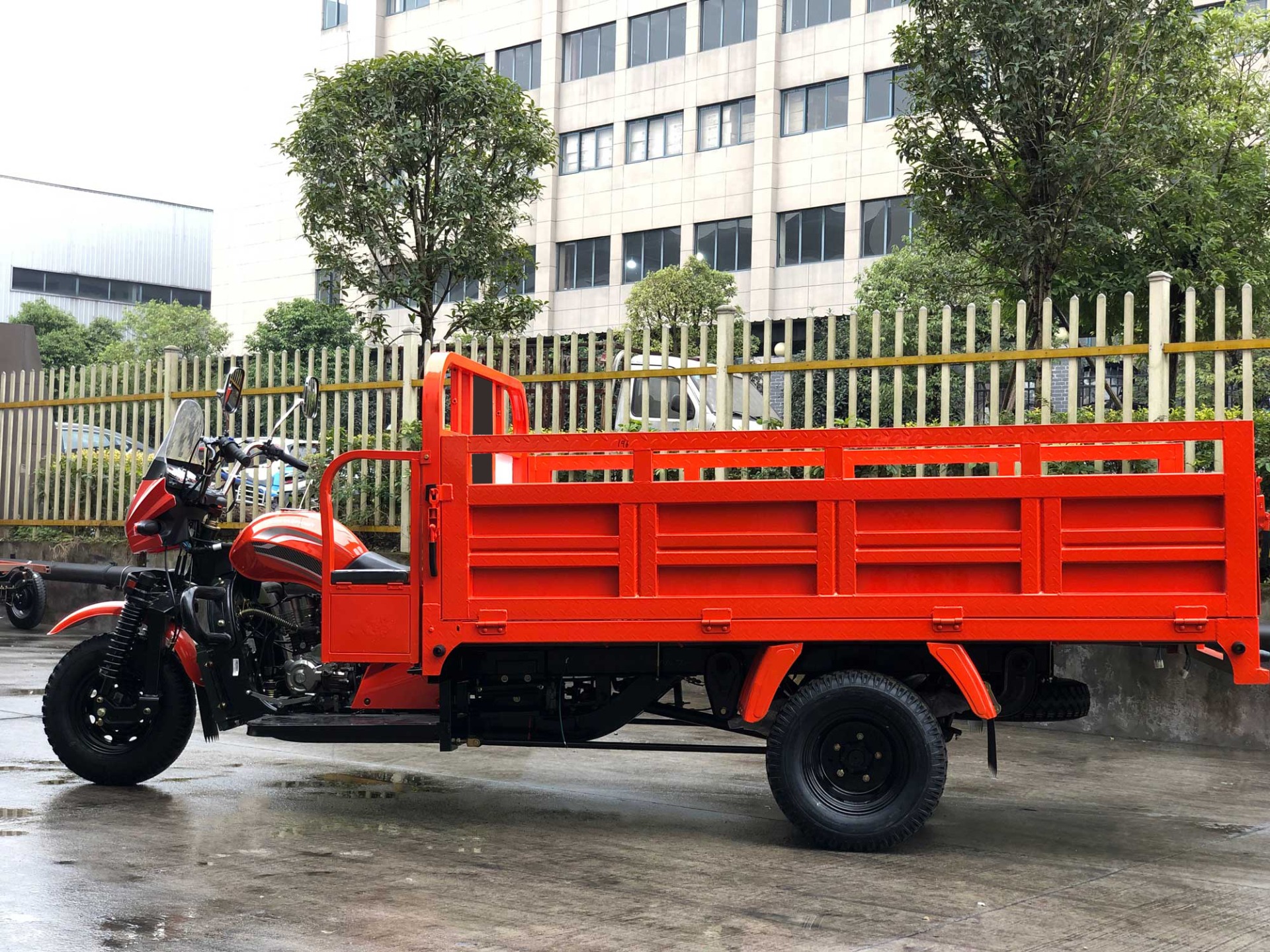 DAYANG 3 Wheel Motorcycle with Orange Body and Lifan 250CC 300CC Ultra-Cooled Engine
