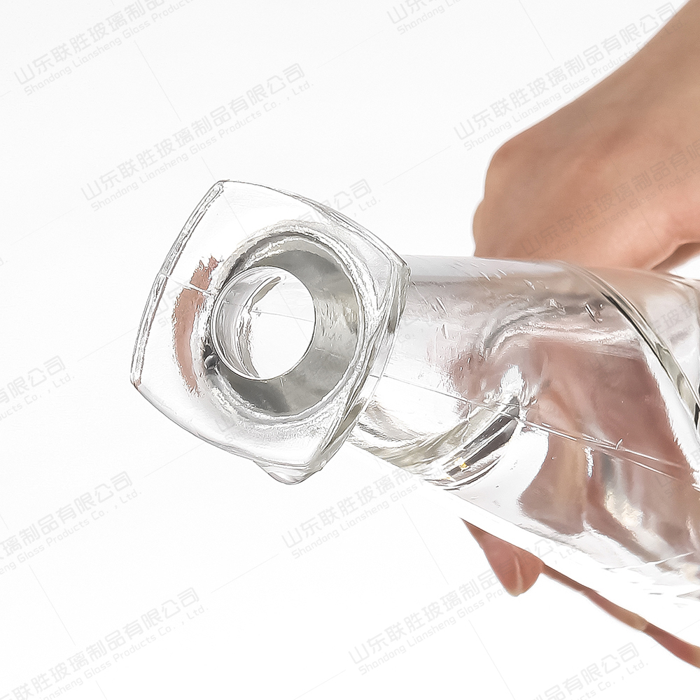 250ml 500ml Glass Vodka Bottle With Rubber Stopper Cap Customized For Spirits Whiskey